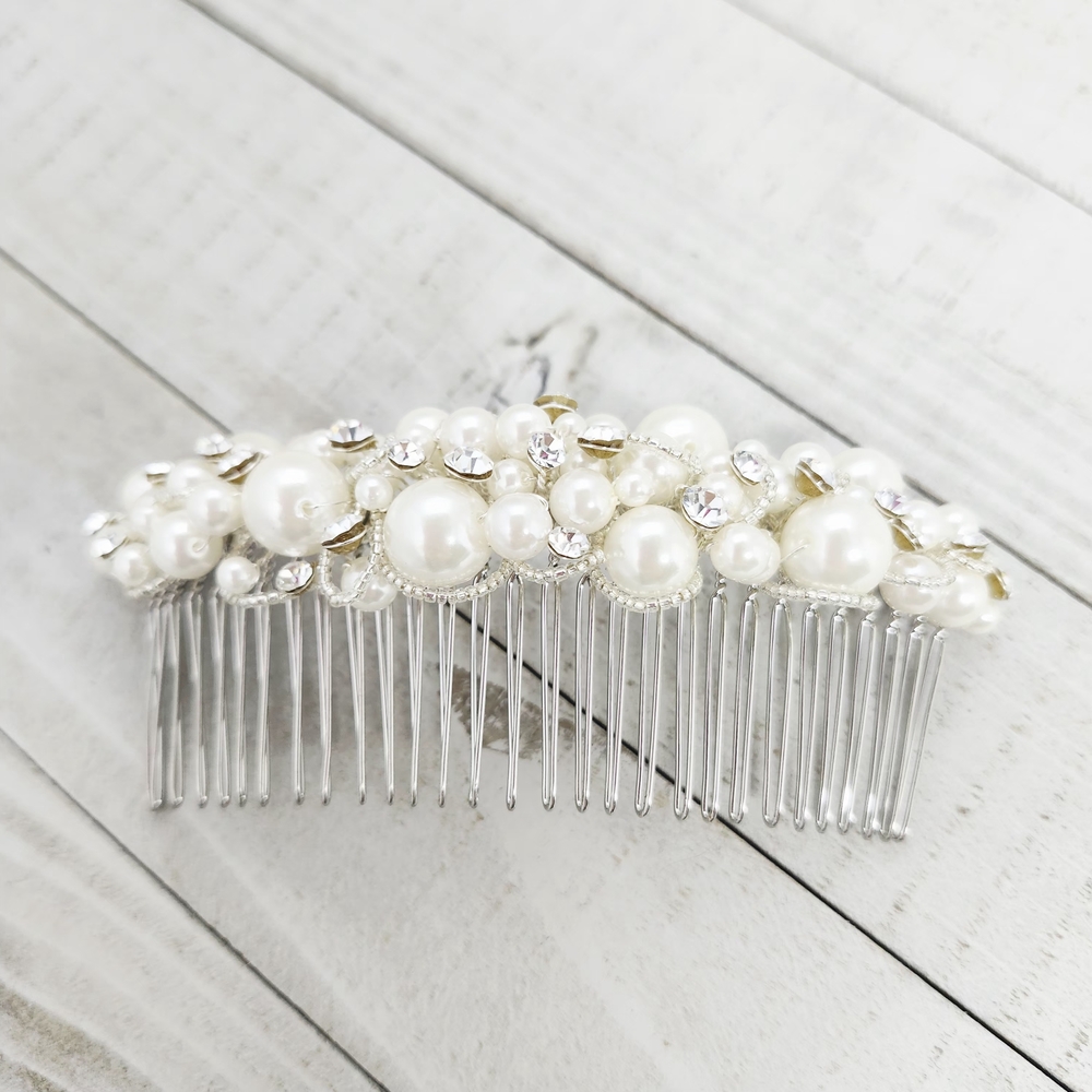 Elegant Pearl and Crystal Hair Comb